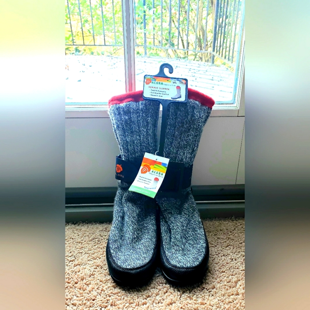 New waterproof sole- summit slipper by Acorn. Women's large size 8-9